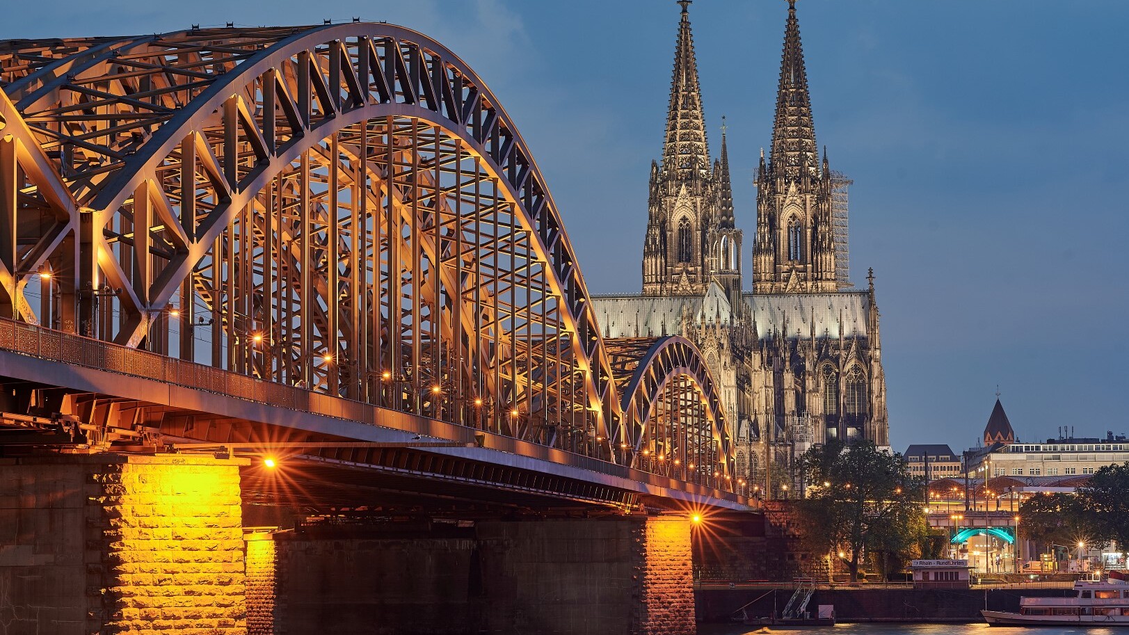 Köln, Hohenzollernbrücke und Dom — Foto: Dieter Jacobi