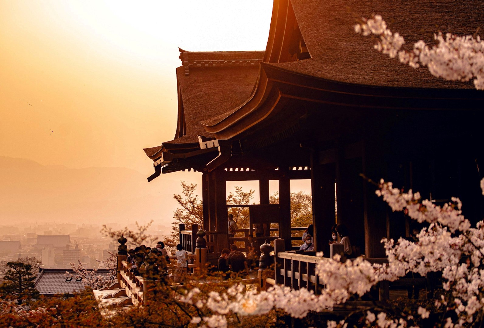 Kyoto in Japan — Foto: unsplash.com/ShinichiKotoku - bereitgestellt von Dertour