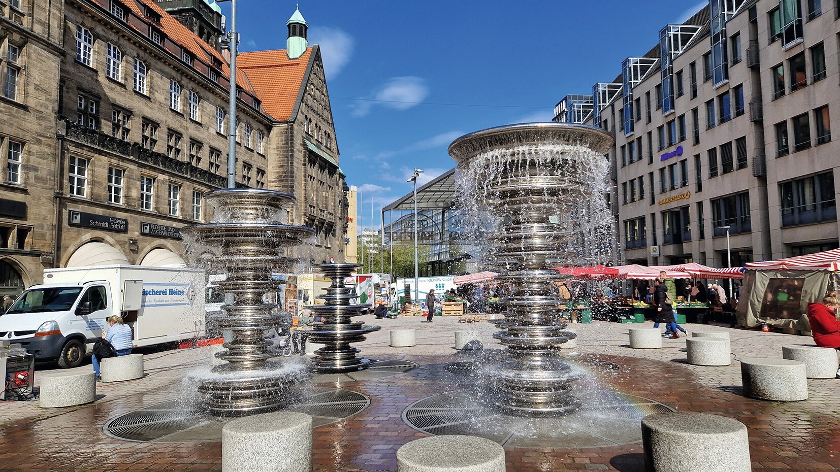 3 Marktbrunnen vor Altem und Neuem Rathaus — Foto: Elo Resch-Pilcik