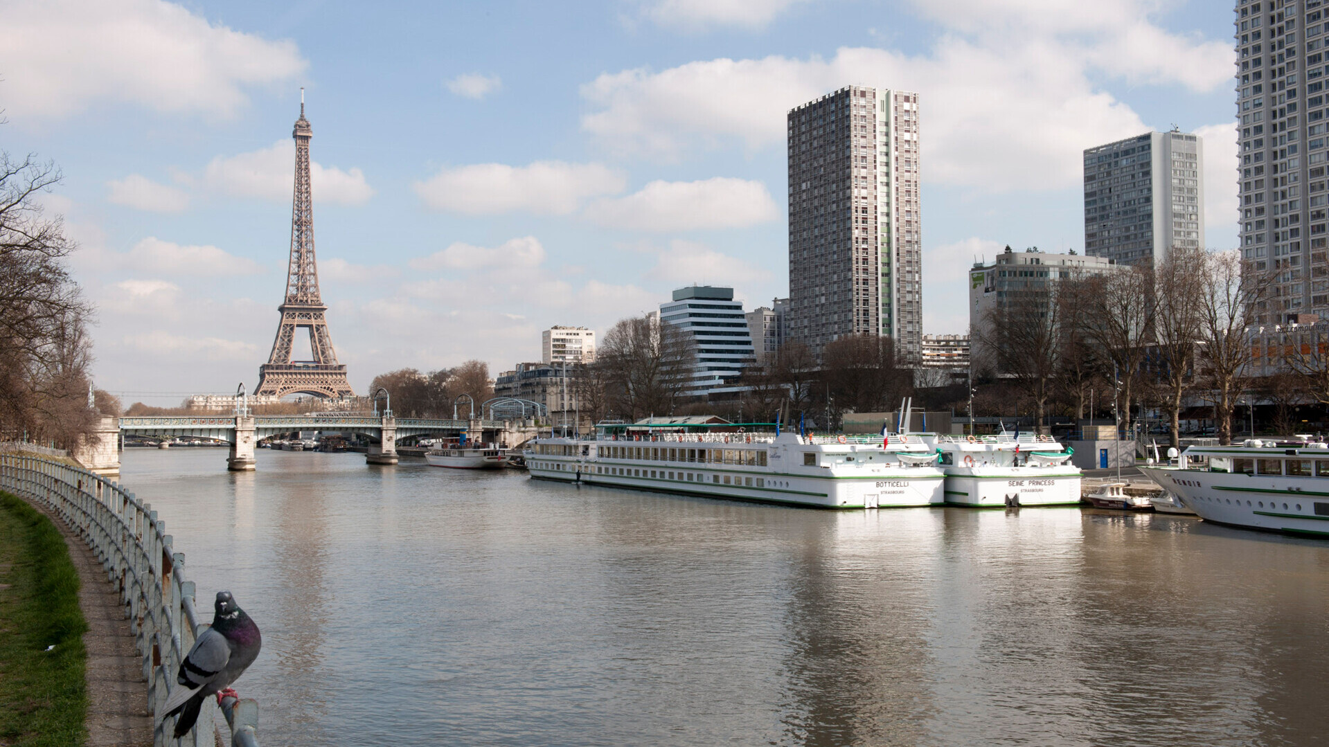 Anlegestelle Paris Quai de Grenelle  — Foto: Denis Merck 