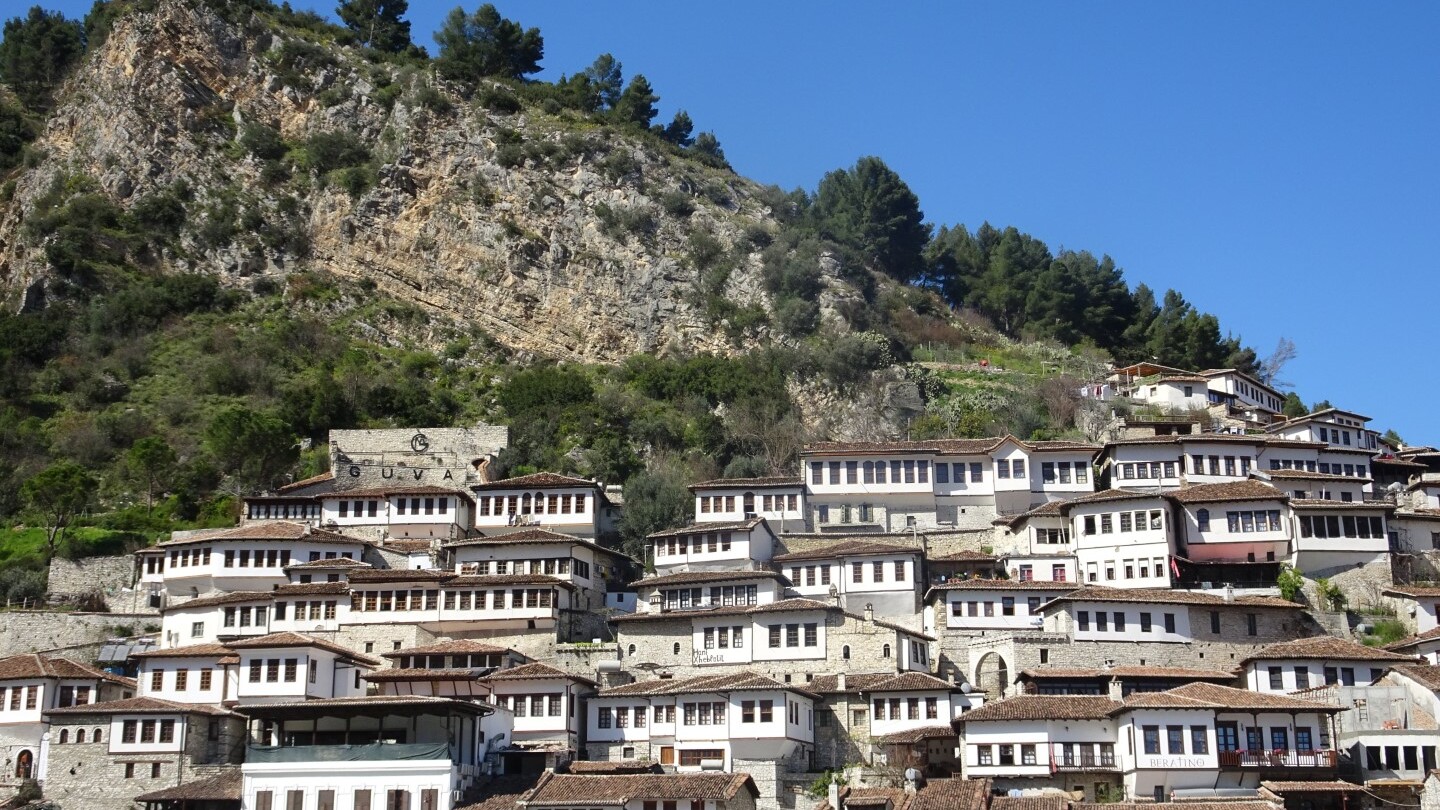 Berat, Stadt der 1.000 Fenster — Foto: Martha Steszl