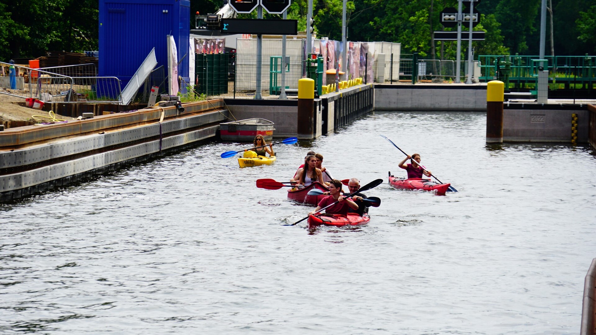 Auch Paddler müssen durch die Schleusen — Foto: Dieter Putz