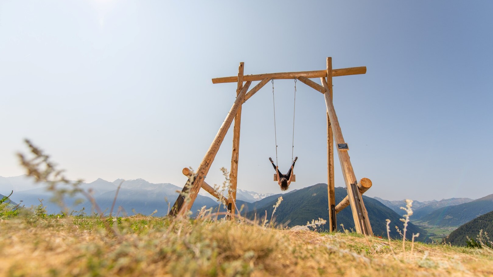 Hochplateau Malettes mit seiner Riesenschaukel  — Foto: Ferienregion Obervinschgau/Manuel Pazeller