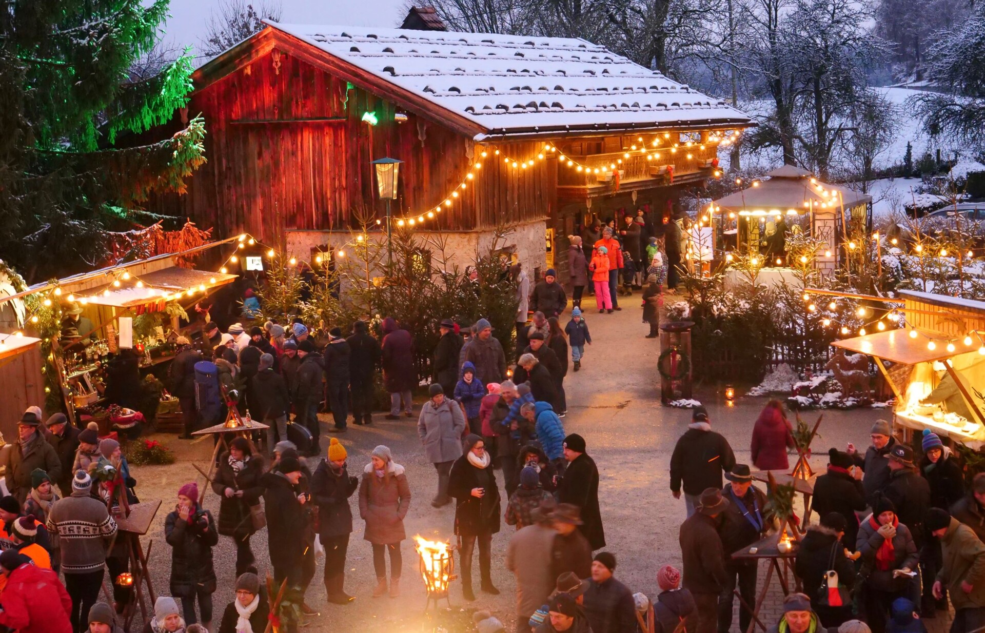 Weihnachtsmarkt beim Franz-Xaver-Gruber-Gedächtnishaus — Foto: FXG-Gemeinschaft Hochburg-Ach