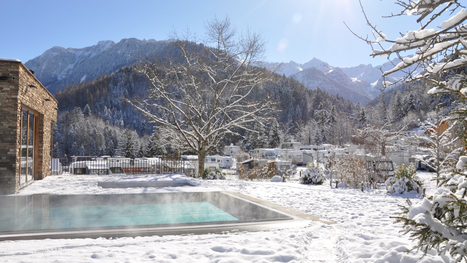 Alpencamping Nenzing, Pool & Spabereich — Foto: Alpencamping Nenzing