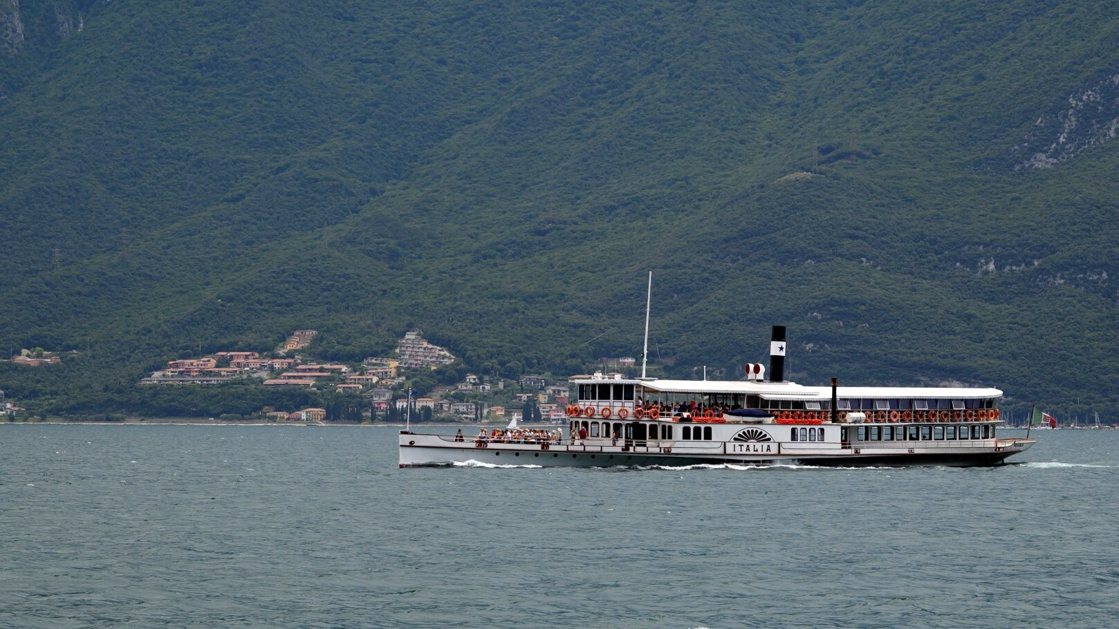 Mit dem Schiff über den Gardasee von Riva nach Sirmione — Foto: Manfred Ruthner