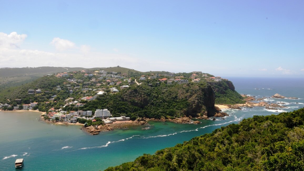 Küste von Knysna — Foto: AdobeStock via Sunny Cars