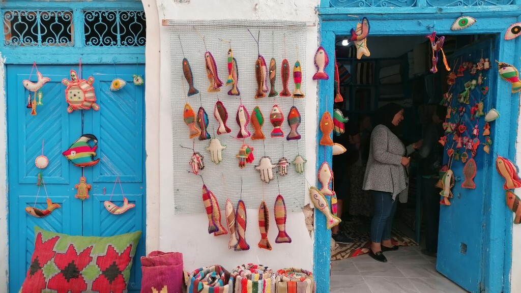 Kunstgeschäft auf Djerba — Foto: Martha Steszl