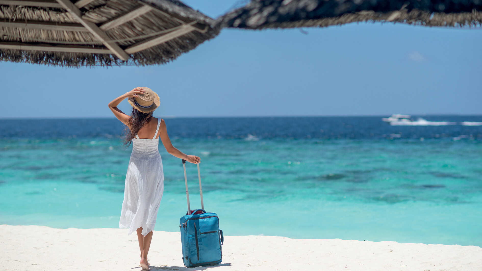 Fernreisen - ich packe meinen Koffer... — Foto: shutterstock / VitalyRomanovich