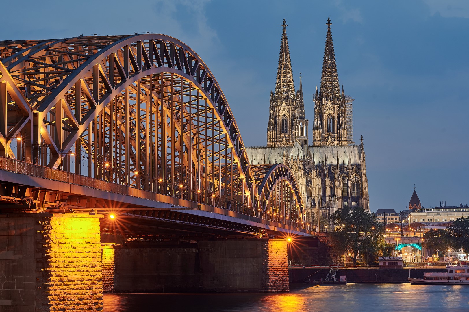 Köln, Hohenzollernbrücke und Dom — Foto: Dieter Jacobi