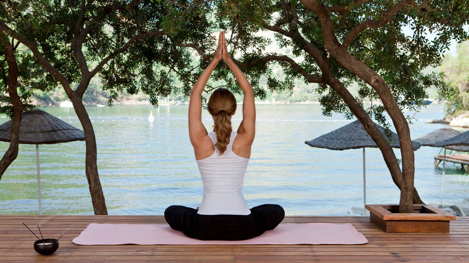 Yoga im Hillside Beach Club — Foto: Hillside Beach Club