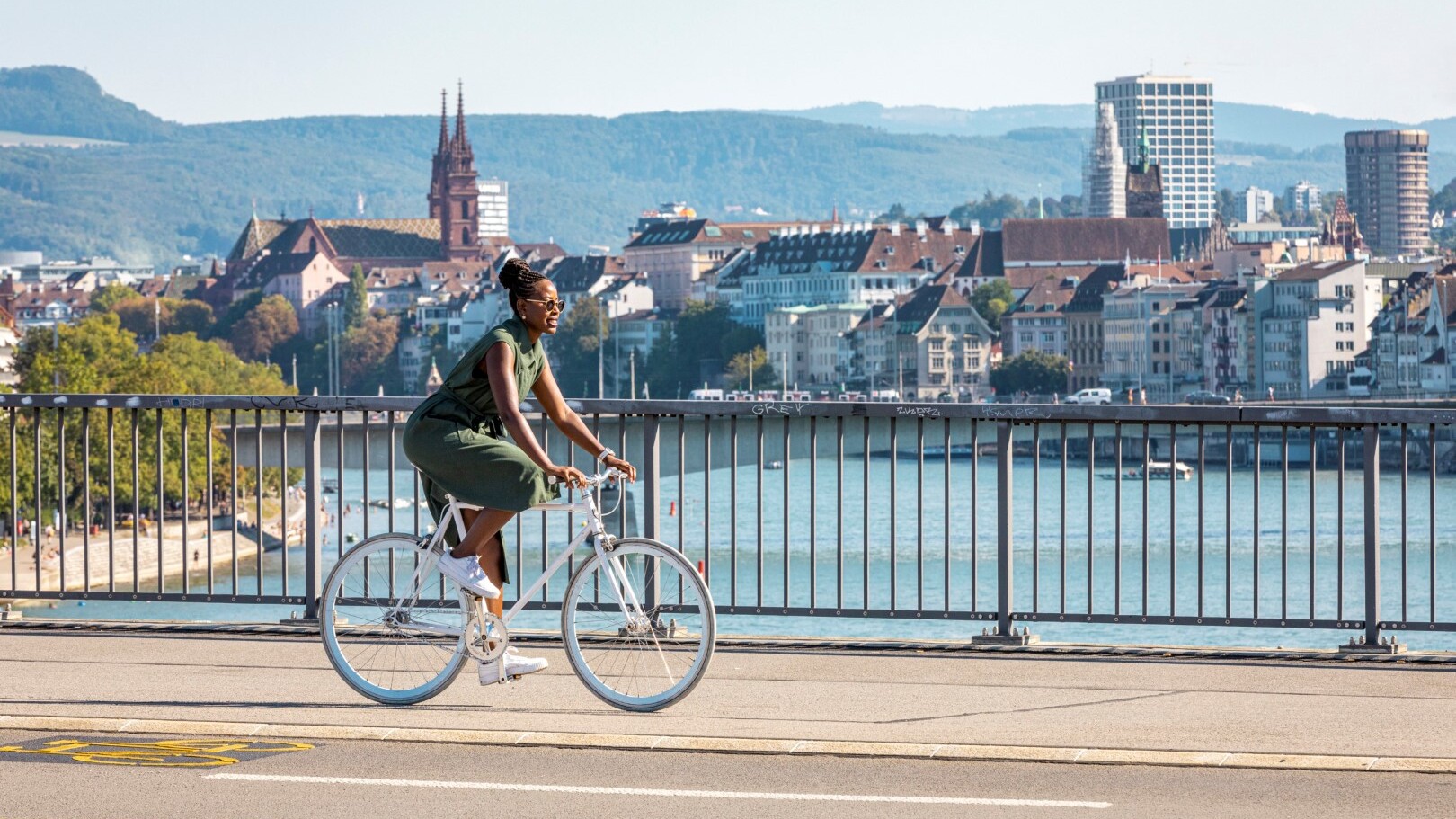 Basel, Dreirosenbrücke — Foto: Switzerland Tourism / Jan Geerk