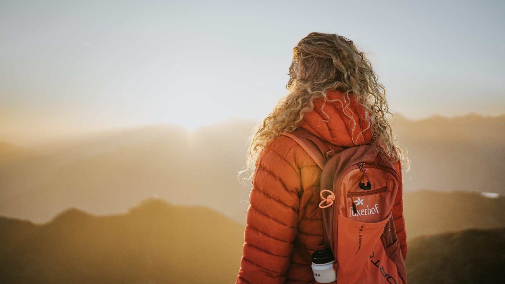 Wandern bei Sonnenaufgang — Foto: Alpin Spa Hotel Tuxerhof