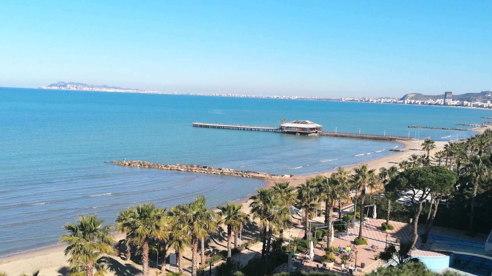 Strandabschnitt bei Durres — Foto: Martha Steszl