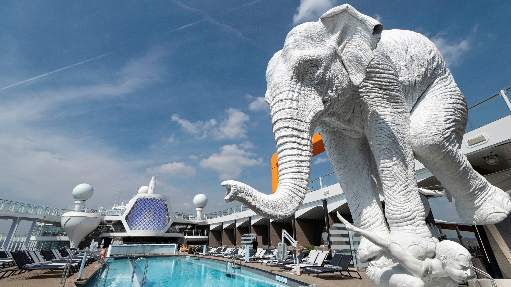 Skulptur „L’origine“ von Fabien Merelle  — Foto: Celebrity Cruises / Steve Dunlop 