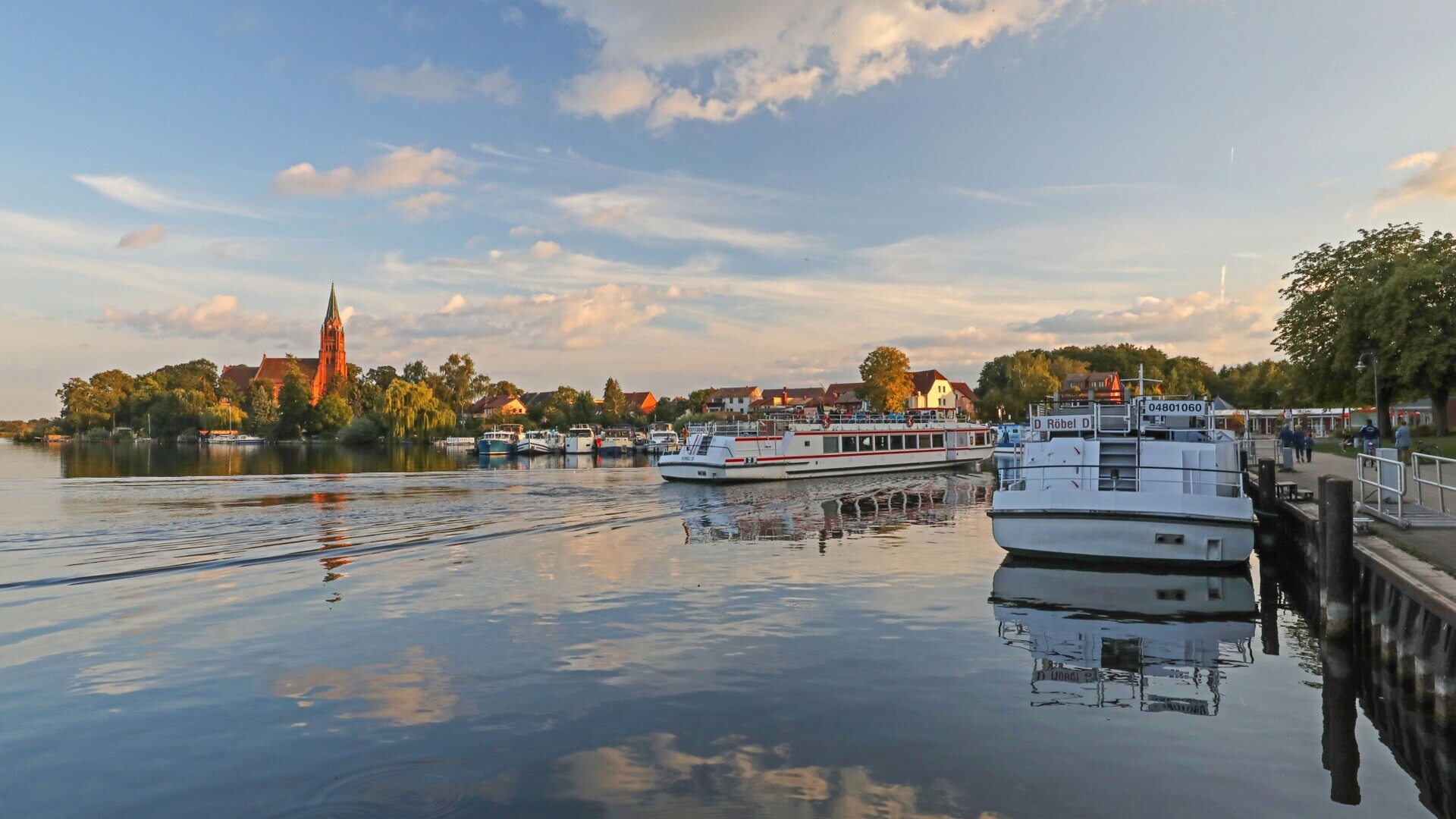 Schiffe liegen im Hafen von Röbel / Müritz  — Foto: Gohlke / TMV