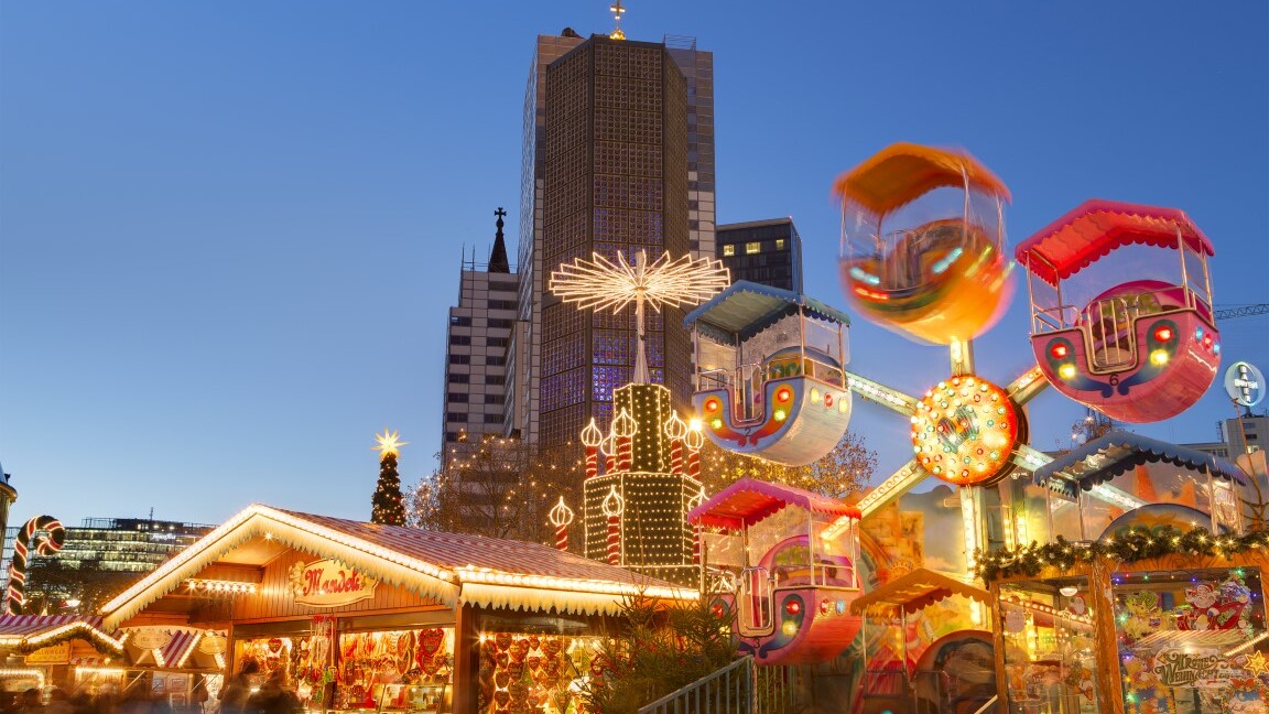 Weihnachtsmarkt Breitscheidplatz — Copyright: visitberlin, Foto: Wolfgang Scholvien