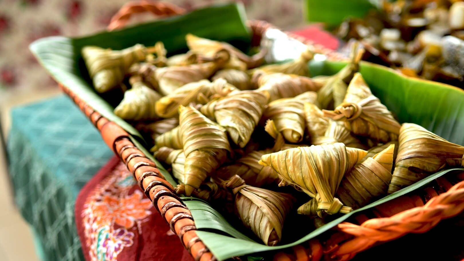 Ketupat, Reis, der in Palmenblätter gewickelt und gedämpft wird — Foto: Tourism Malaysia