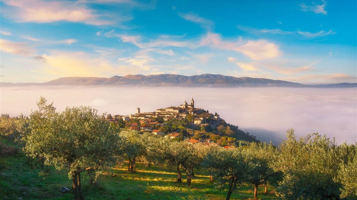 Trevi in Umbrien — Foto: stevanzz / AdobeStock