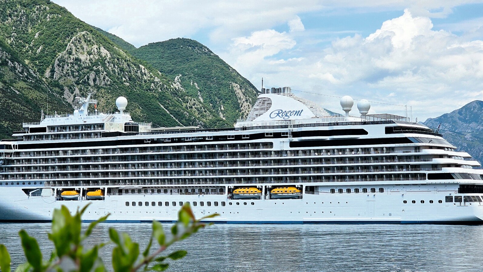 Die Grandeur von Regent Seven Seas Cruises — Foto: Martina Ehn